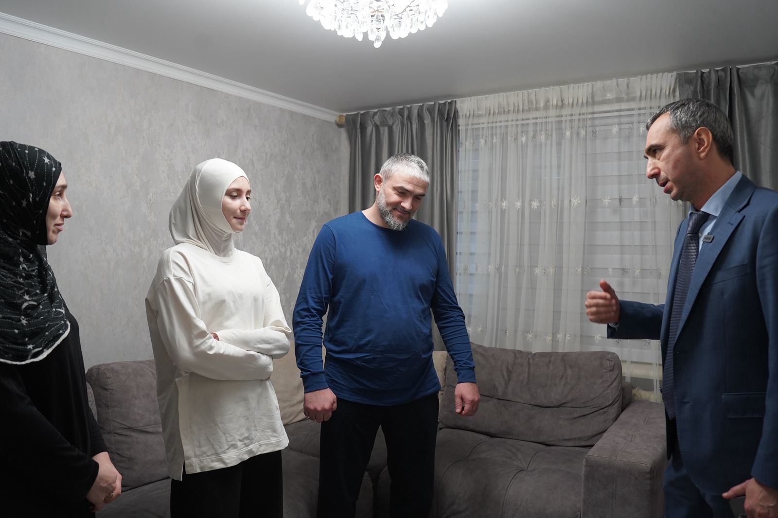 Заур Эминов исполнил мечты трёх юных дагестанцев в рамках акции «Ёлка желаний»